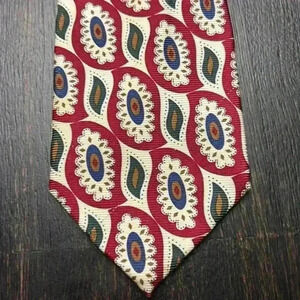 Meeting‎ Street tie